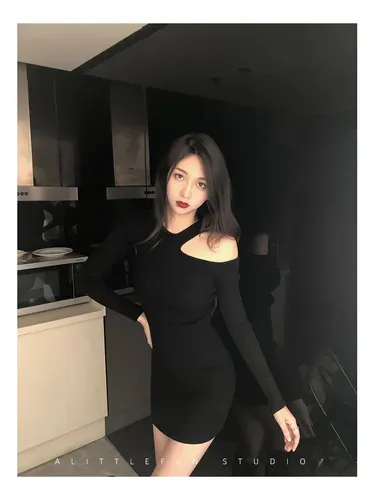 Minivestido Ajustado Con Hombros Descubiertos - Ropa De Club