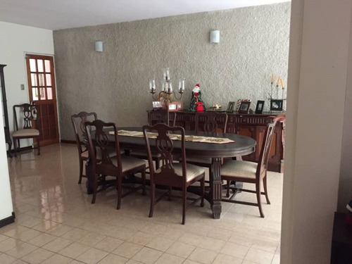 Imagen 14 de 30 de Comoda Y Amplia Casa En Venta. Urb, Miranda. Mr 04126270120