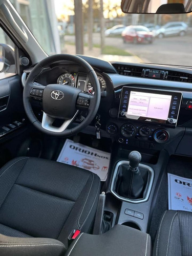 Imagen 10 de 15 de Toyota Hilux D/cabina 2.8 Tdi Sr 4x4 0km My2023 C/ Crucero