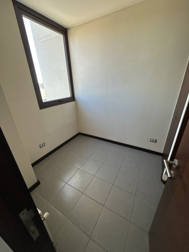 3 Dorm, 3 Baños, Más Servicio, 2 Estacionamientos Y Bodega