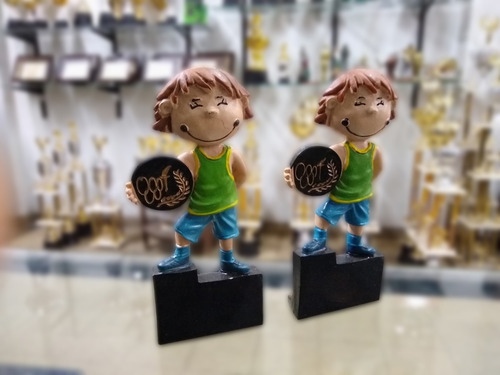 Imagen 2 de 2 de Trofeo Alegoria Futbol Niño 13 Cm - Pack 10 Unidades