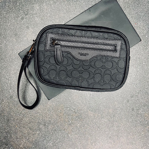 Neceser Cosmetiquera Unisex Sobaquera Con Cierre Y Muñequera Negro Grabado
