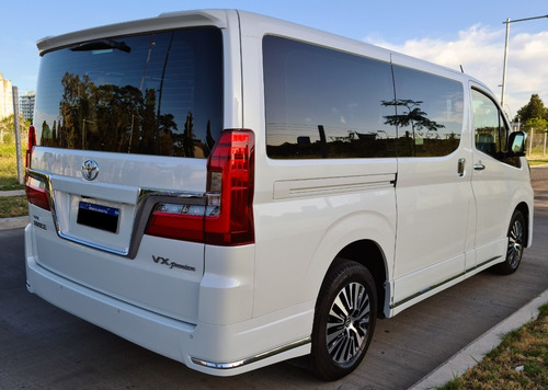 Imagen 6 de 19 de Toyota Hiace Vx Premium 2.8tdi Wagon 6at 10 Asientos