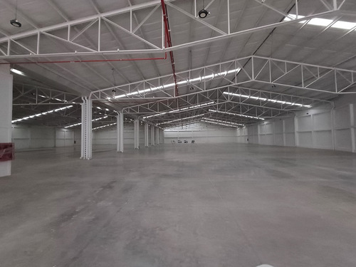 Bodega En Renta Naucalpan. 4,557 M2. Andenes, Parque Industrial.