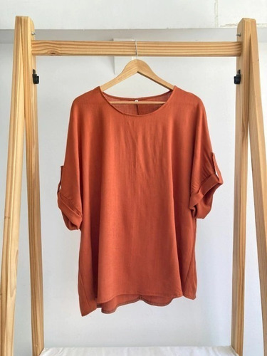 Imagen 1 de 7 de Blusa Lisa Con Boton En Manga - Talle Grande