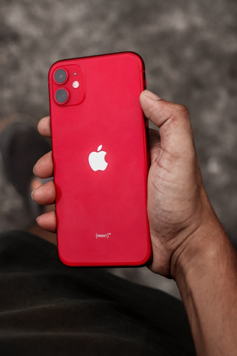 Apple iPhone 11 (64 Gb) - (product)red Pila 85%