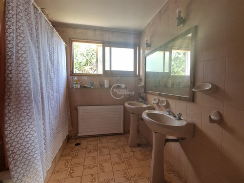Casa En Venta De 4 Dorm. En Santo Domingo