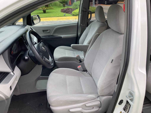 Imagen 10 de 15 de Toyota Sienna 2017 5p Ce V6/3.5 Aut
