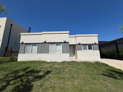 Casa 4 Amb Con Pileta Barrio Santa Elena Pilar Del Este