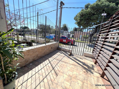 Venta Casa, A Dos Cuadras De 8 De Octubre, 3 Dormitorios