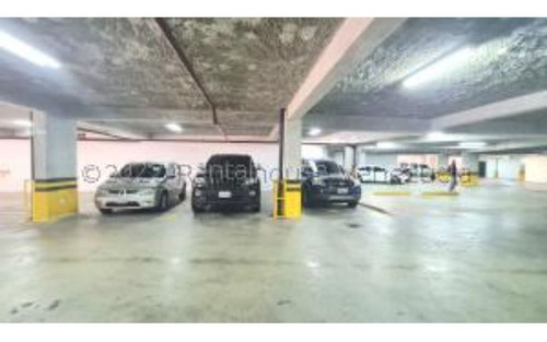 #24-24230 Bello Apartamento En Solar Del Hatillo