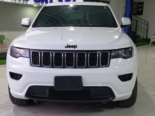 Imagen 2 de 15 de Jeep Grand Cherokee Laredo 4x4 2017