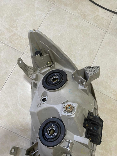Imagen 3 de 9 de Faros Delanteros Fortuner Originales Toyota 2007