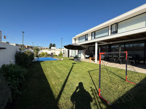 Casa En Venta Pinares De Montemar, 4 Dormitorios 5 Baños