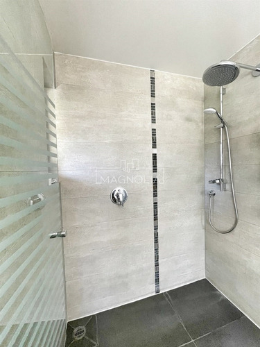 Casa En Venta De 5 Dorm. 4 Baños Mas Serv. En Piedra Roja