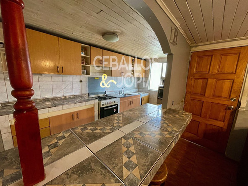 Casa En Venta De 7 Dorm. En Quilpué