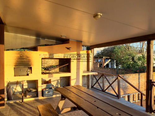 Cabaña De Madera En Venta En Punta Fría, Con Hermosas Vistas