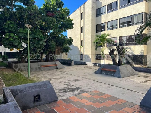 Yoselin Cabesas Vende Apartamento En Cabudare 25-5670 Yc