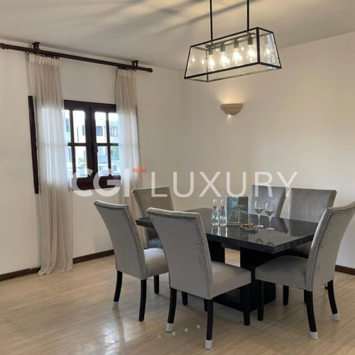 Cgi+ Luxury Vende Bella Casa En Morro Yacht Club