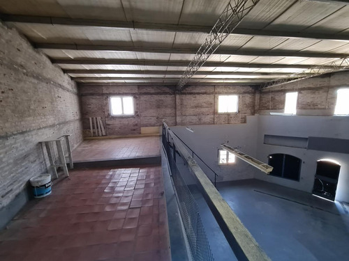 Imagen 4 de 9 de Amplio Local Apto Varios Destinos A Una Cuadra De Iturraspe Y Saavedra