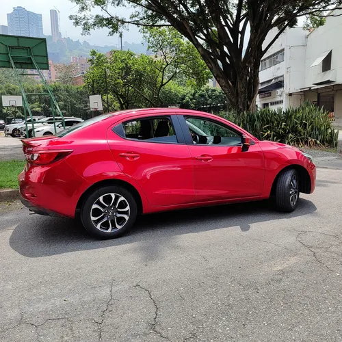 Mazda 2 GRAND TOURING LX SEDAN