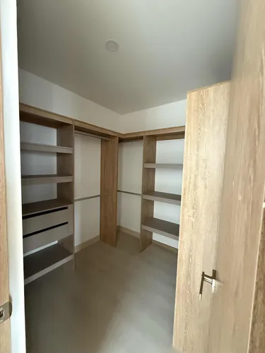 3 Habitaciones, 2 Baños, 2 Parqueaderos, 2 Balcones, 92m2.