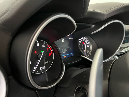 Alfa Romeo Stelvio 2.9L Quadrifoglio Verde V6 Bi-Turbo At