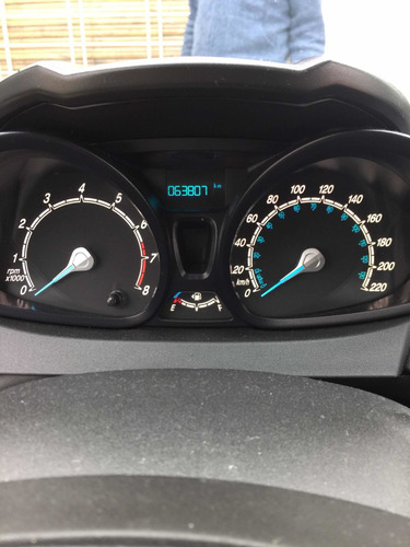 Imagen 9 de 10 de Ford Fiesta Kinetic Desing Se 1.6 120cv