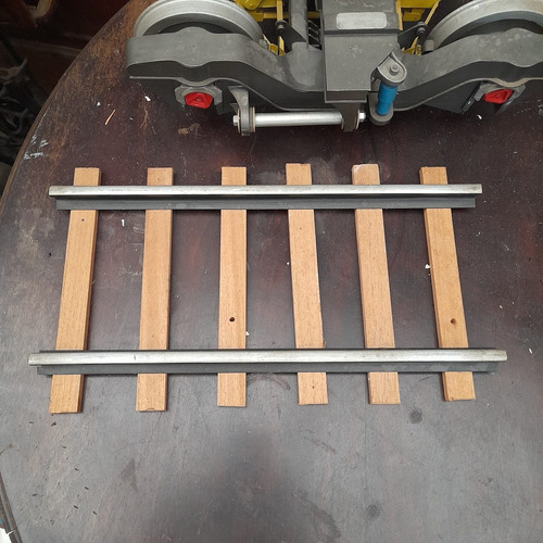 Imagem 6 de 9 de Trem Locomotiva Maquete Grande De Truque De Vagão Com 37 Cm