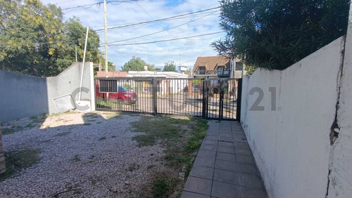 Ph En Venta Castelar Con Patio Y Cochera Apto Prefesional Y Apto Credito.