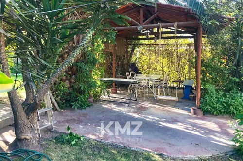 Casa En Venta De 8 Dorm. En La Florida
