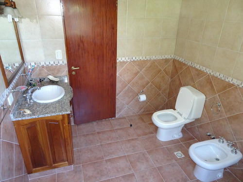 Casa En Venta - 3 Dormitorios 4 Baños 2 Cocheras - 332mts2 - Villa Gesell