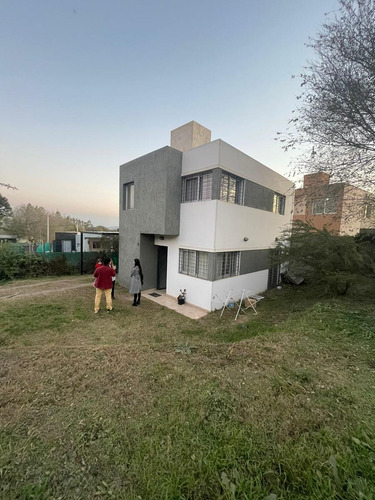 Hermoso Duplex En Villa Allende - 2 Dormitorios - Cochera Y Terreno Amplio - Barrio Español