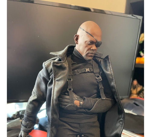 Hot Toys Nick Fury Marvel The Winter Soldier Escala 1/6