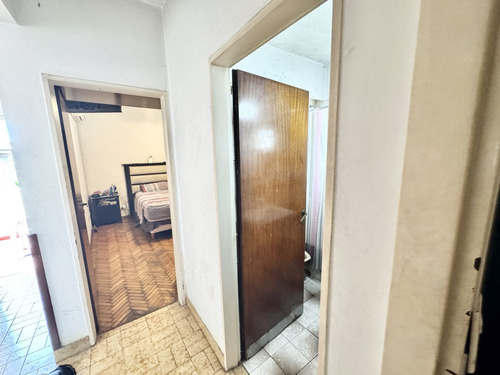 Venta De Casa Con Patio Y Terraza En Pompeya