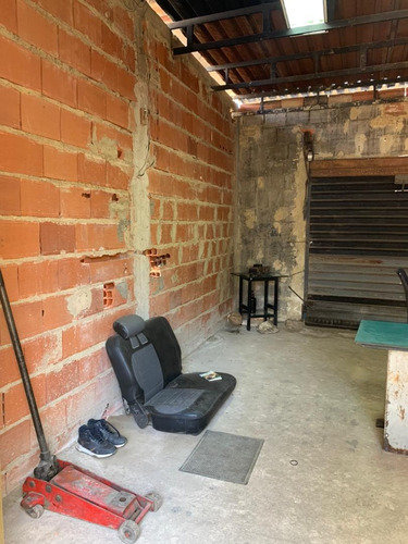 Se Vende Galpón Cercado En Zona Industrial Carabobo (bello Monte) C-8590