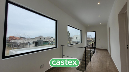 Casa En Venta En El Barrio Cerrado Santo Tomas, Pilar