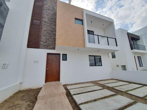 Imagen 2 de 26 de Fracc Lomas De La Rioja Casa En Venta Con Roof Garden Vista
