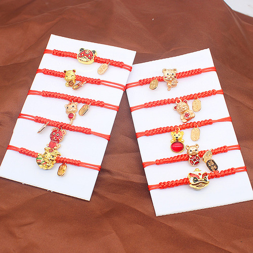 Pulsera De 5 Hilos Rojos De Estilo Aleatorio Con Cadena Roja