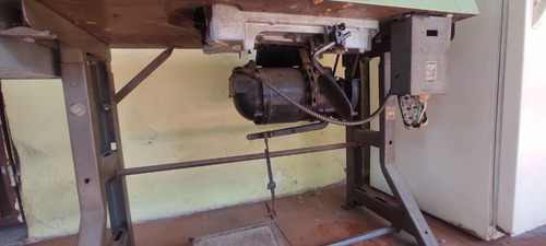 Máquina Industrial Recta Usada Marca Singer Modelo 252-2 (Usado)