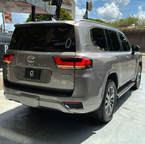 Toyota Land Cruiser 300 V6