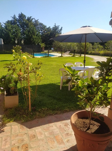 Imagen 7 de 30 de Alquiler Casa Quinta Chascomus Pileta Cercada Con Rejas, Barrio Semi Cerrado, Predio Cerrado, Pet Friendly, Lugar Seguro. Ideal Descanso, Vacaciones, Alquiler Temporario. Hogar, Asador, Parrilla.