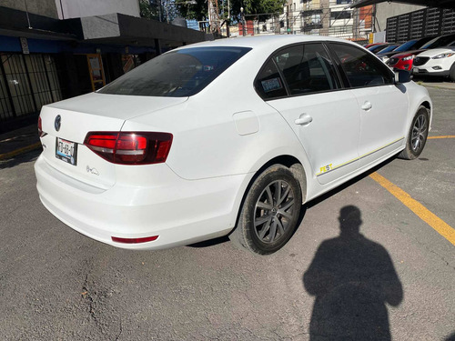 Imagen 6 de 15 de Volkswagen Jetta 2017 2.0 Fest Mt