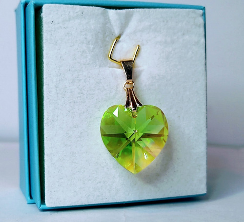 Imagem 3 de 5 de Pingente Coração Cristal Swarovski Peridot Boreal 1,8 Cm