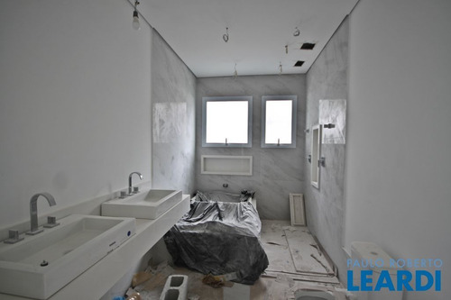 Casa Em Condomínio - Alphaville - Sp - 560031