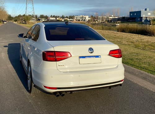 Imagen 10 de 15 de Volkswagen Vento 2.0 Tsi Gli 211cv App Connect + Nav