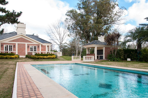 Casa En Venta De 4 Dormitorios En Beverly Hills