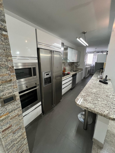 Se Alquila Moderno Apartamento En Santa Eduvigis
