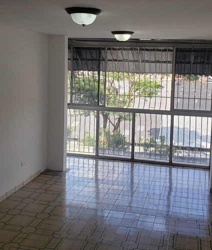 Imagen 3 de 13 de Venta De Apartamento Cómodo En El Llanito