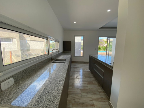 Imagen 10 de 14 de Casa En Venta En Pilar Del Este. Barrio San Eduardo